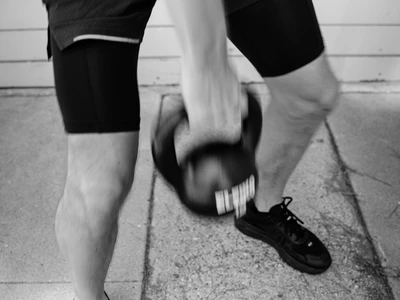 The 6 Ultimate Kettlebell Pull Exercises With Sample Kettlebell Workouts Thumbnail Image